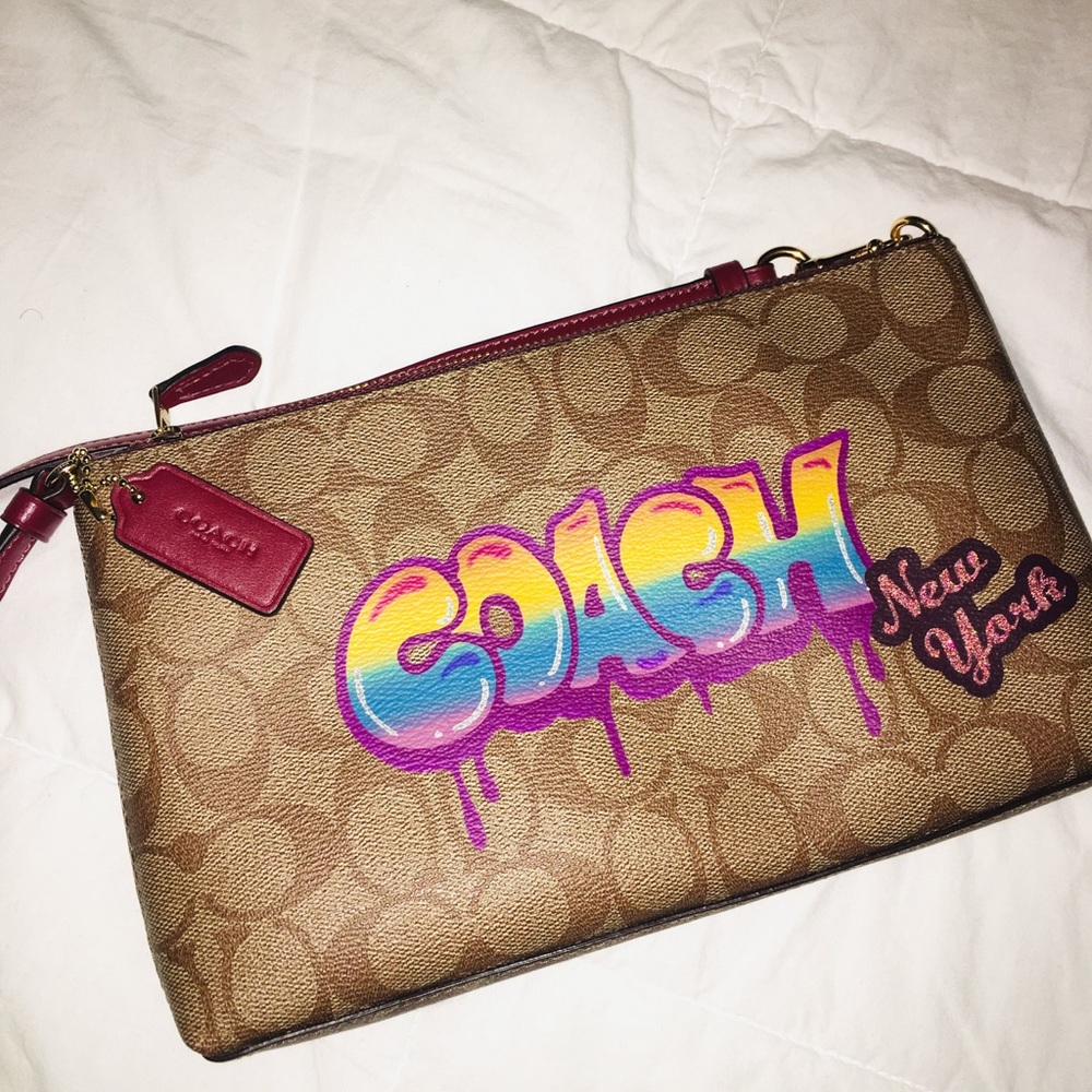 Coach purse 👜❤️ has a few marks on it